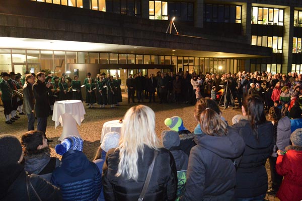 Weihnachtsbaumuebergabe_Landhaus-Bregenz_2016-11-24_2016-7756-006.jpg